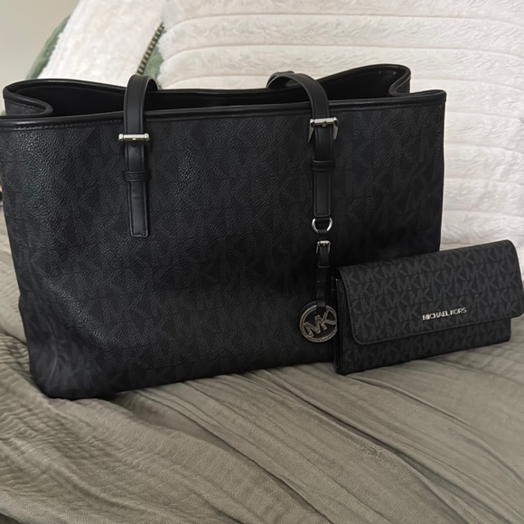 Michael Kors Black Leather Tote Bag & Wallet - Picture 2 of 5